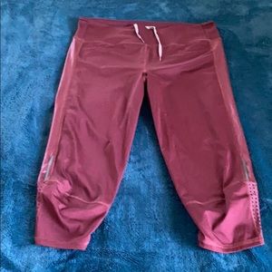 Barely worn Adidas cropped leggings.